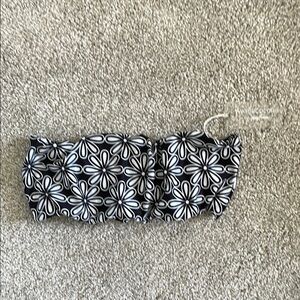 NWT Kenny Flowers The Pedregal Black and White Bikini Swimwear Top Sz L